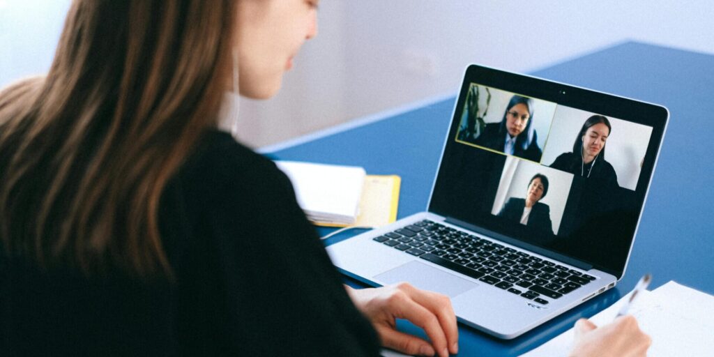 On-site vs. online minute-taking: what works best